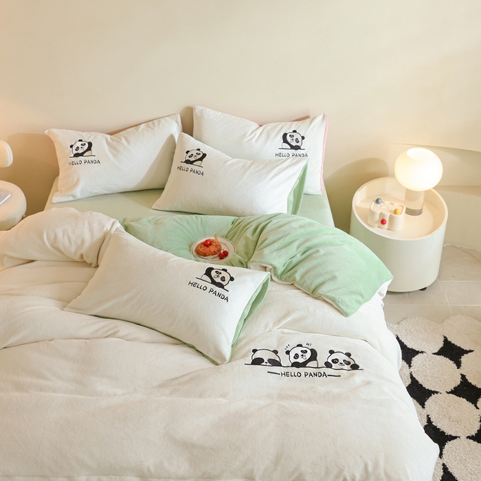 91家纺网 家纺一手货源 找家纺 ONE TWO ONE 121 新品【牛奶绒刺绣四件套】2025毛毯被子四件套单件床单被套床笠珊瑚绒牛奶绒冬被法兰绒兔毛绒panda panda-浅绿