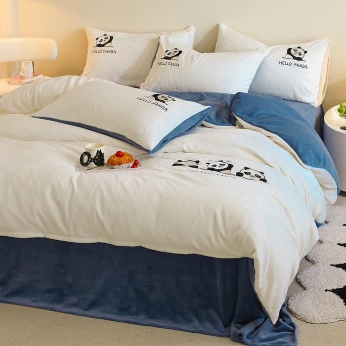 91家纺网 家纺一手货源 找家纺 ONE TWO ONE 121 新品【牛奶绒刺绣四件套】2025毛毯被子四件套单件床单被套床笠珊瑚绒牛奶绒冬被法兰绒兔毛绒panda panda-雾蓝