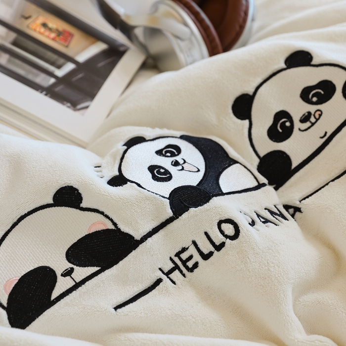 91家纺网 家纺一手货源 找家纺 ONE TWO ONE 121 新品【牛奶绒刺绣四件套】2025毛毯被子四件套单件床单被套床笠珊瑚绒牛奶绒冬被法兰绒兔毛绒panda panda-雾蓝