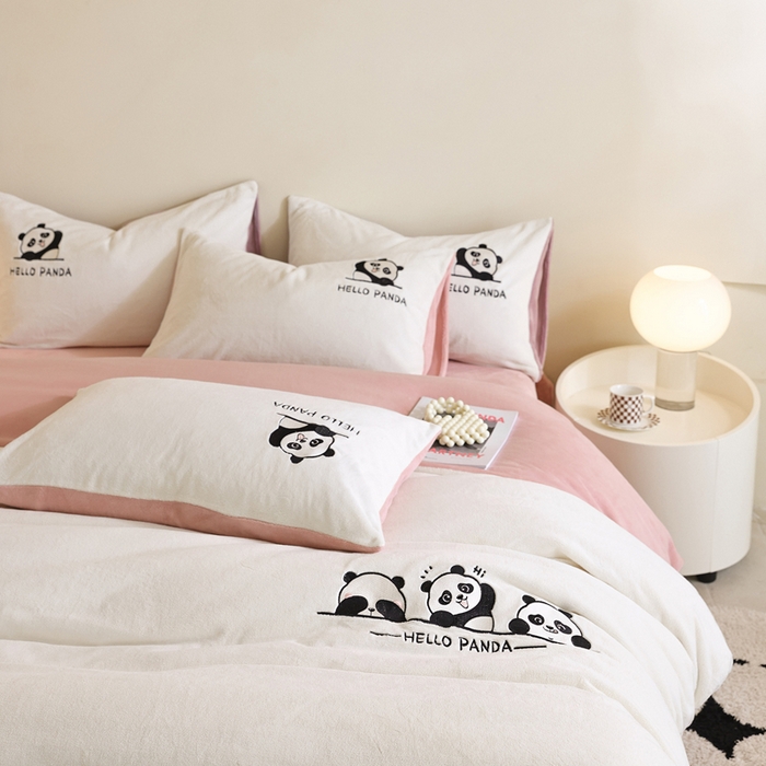 91家纺网 家纺一手货源 找家纺 ONE TWO ONE 121 新品【牛奶绒刺绣四件套】2025毛毯被子四件套单件床单被套床笠珊瑚绒牛奶绒冬被法兰绒兔毛绒panda panda-橘粉