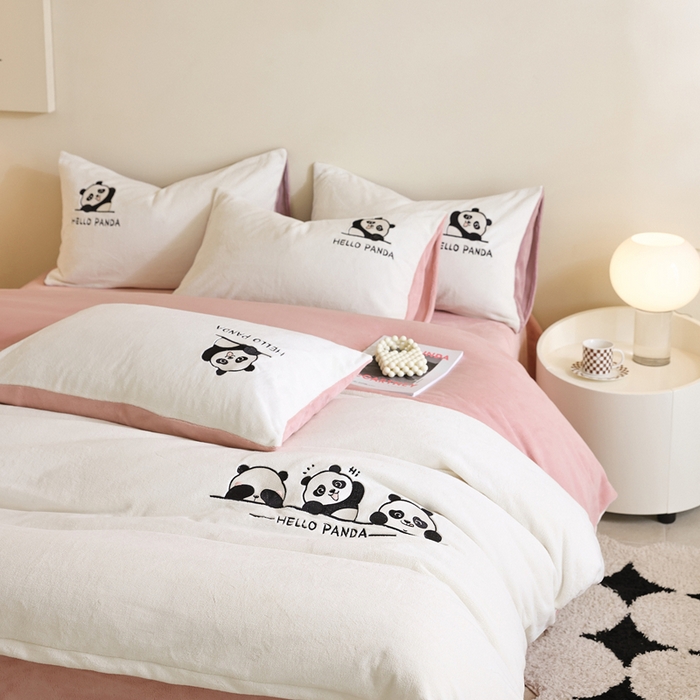 91家纺网 家纺一手货源 找家纺 ONE TWO ONE 121 新品【牛奶绒刺绣四件套】2025毛毯被子四件套单件床单被套床笠珊瑚绒牛奶绒冬被法兰绒兔毛绒panda panda-橘粉