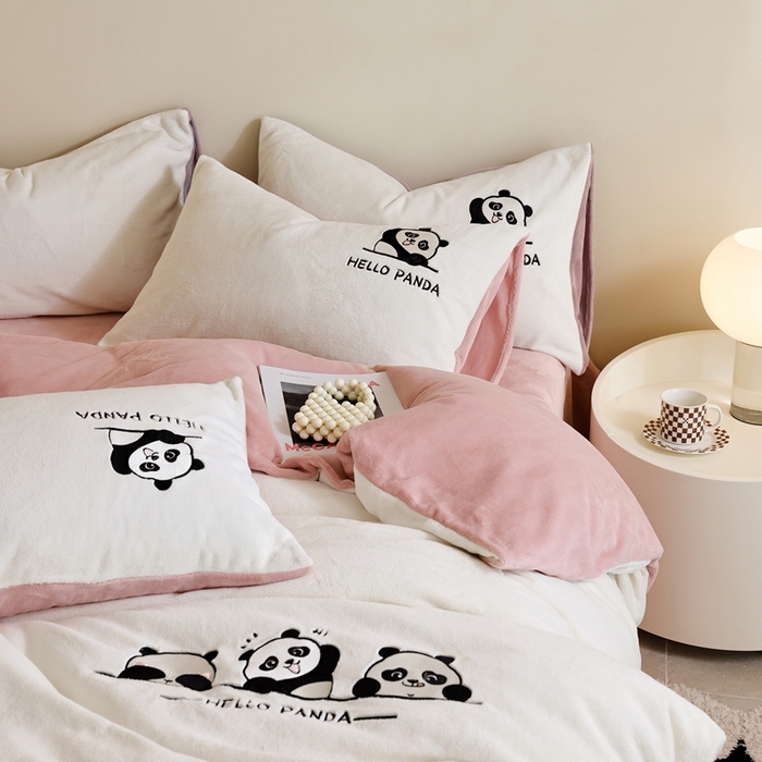 91家纺网 家纺一手货源 找家纺 ONE TWO ONE 121 新品【牛奶绒刺绣四件套】2025毛毯被子四件套单件床单被套床笠珊瑚绒牛奶绒冬被法兰绒兔毛绒panda panda-橘粉