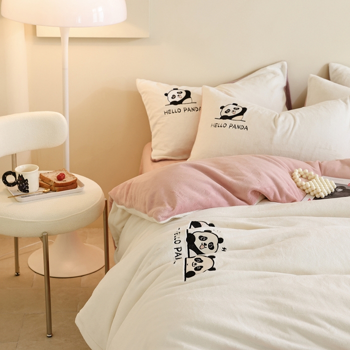 91家纺网 家纺一手货源 找家纺 ONE TWO ONE 121 新品【牛奶绒刺绣四件套】2025毛毯被子四件套单件床单被套床笠珊瑚绒牛奶绒冬被法兰绒兔毛绒panda panda-橘粉