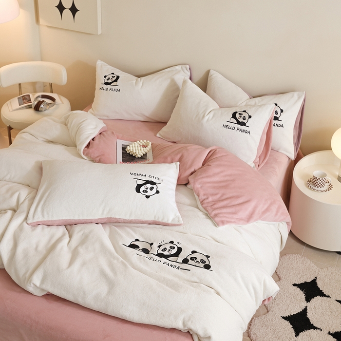 91家纺网 家纺一手货源 找家纺 ONE TWO ONE 121 新品【牛奶绒刺绣四件套】2025毛毯被子四件套单件床单被套床笠珊瑚绒牛奶绒冬被法兰绒兔毛绒panda panda-橘粉