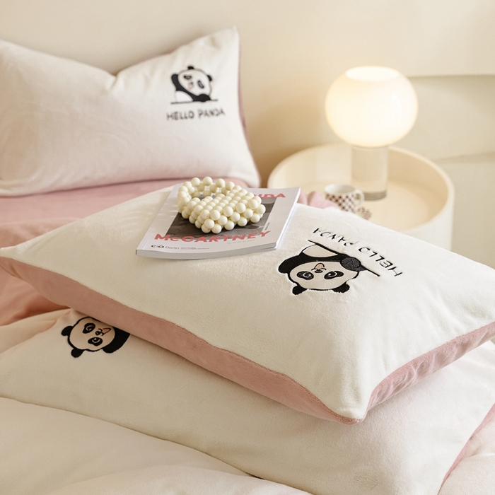 91家纺网 家纺一手货源 找家纺 ONE TWO ONE 121 新品【牛奶绒刺绣四件套】2025毛毯被子四件套单件床单被套床笠珊瑚绒牛奶绒冬被法兰绒兔毛绒panda panda-橘粉