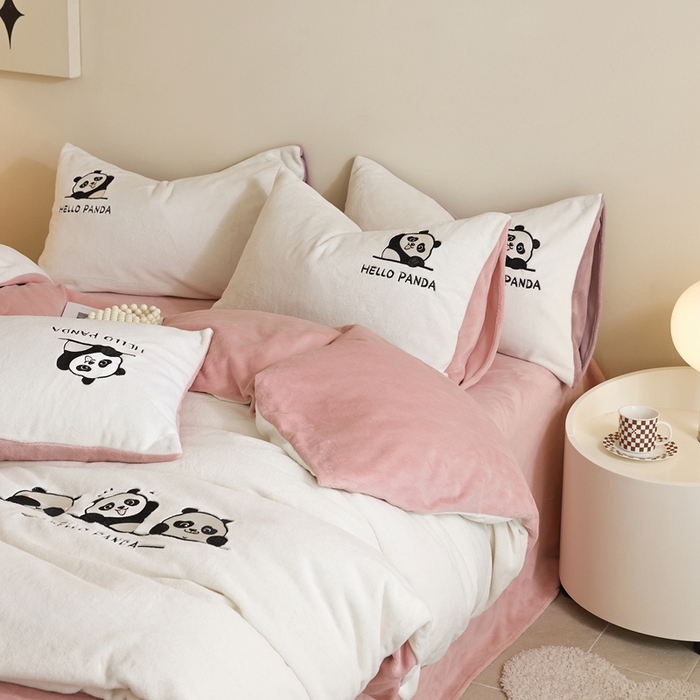 91家纺网 家纺一手货源 找家纺 ONE TWO ONE 121 新品【牛奶绒刺绣四件套】2025毛毯被子四件套单件床单被套床笠珊瑚绒牛奶绒冬被法兰绒兔毛绒panda panda-橘粉