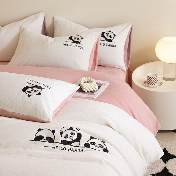 91家纺网 家纺一手货源 找家纺 ONE TWO ONE 121 新品【牛奶绒刺绣四件套】2025毛毯被子四件套单件床单被套床笠珊瑚绒牛奶绒冬被法兰绒兔毛绒panda panda-橘粉