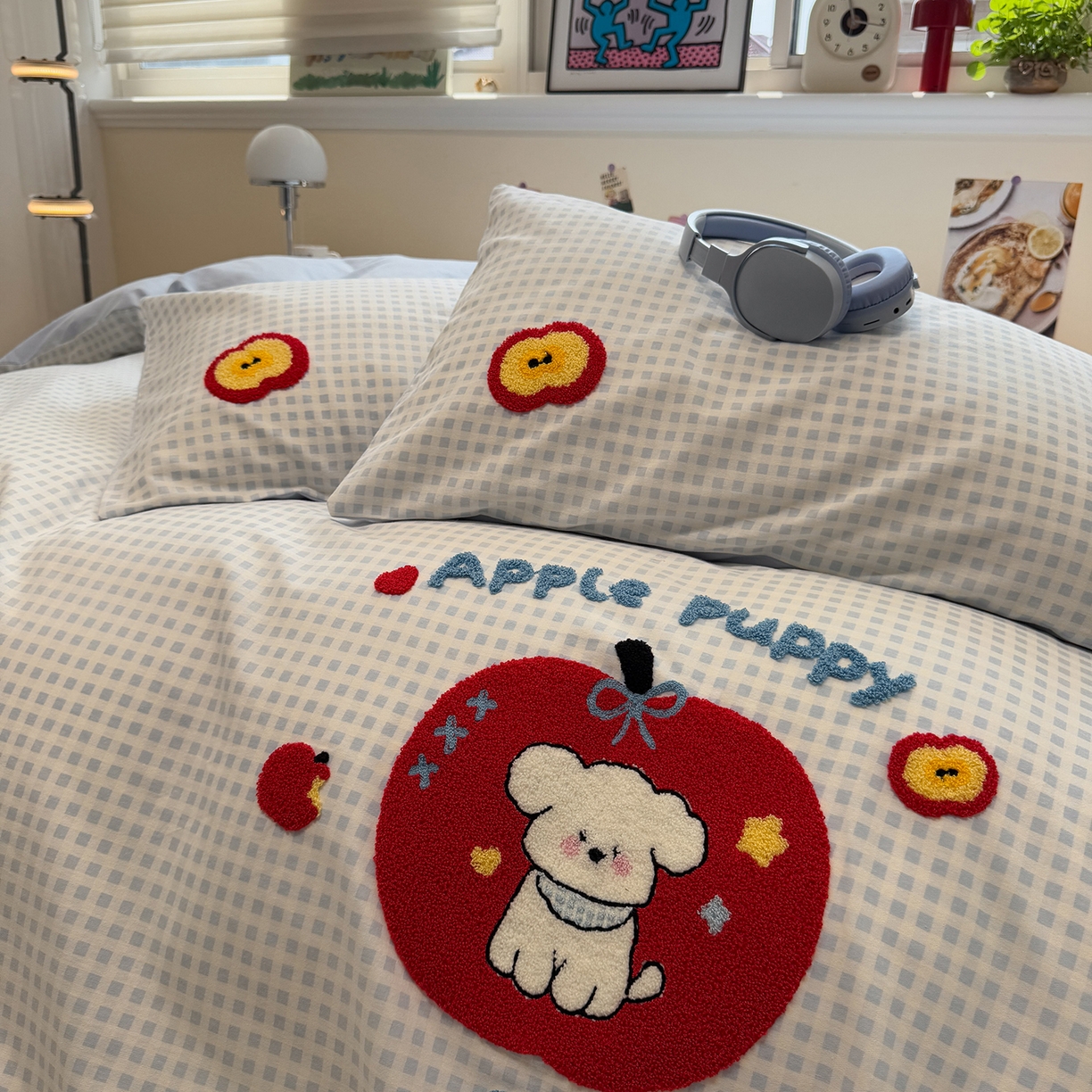 91家纺网 家纺一手货源 找家纺 慕尚家纺 2025新款全棉磨毛毛巾绣四件套 红苹果比熊