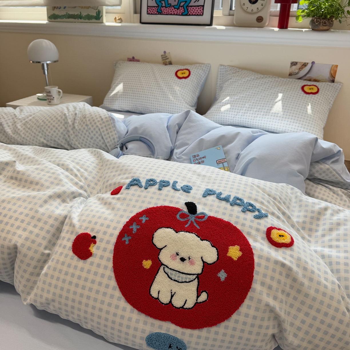 91家纺网 家纺一手货源 找家纺 慕尚家纺 2025新款全棉磨毛毛巾绣四件套 红苹果比熊