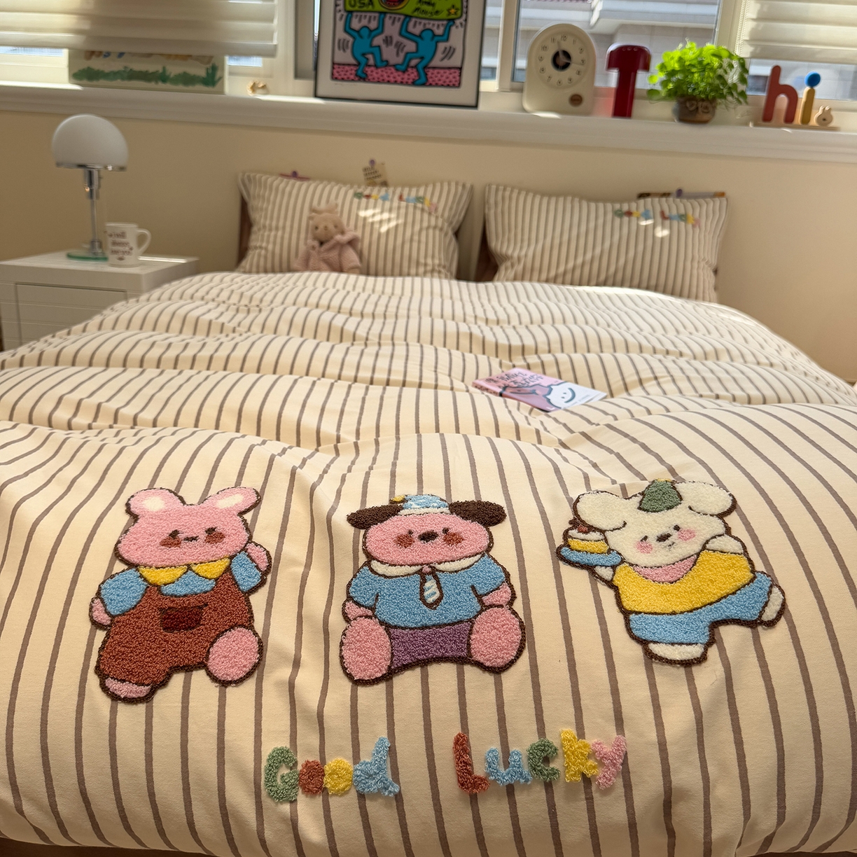 91家纺网 家纺一手货源 找家纺 慕尚家纺 2025新款全棉磨毛毛巾绣四件套 奶萌小狗们