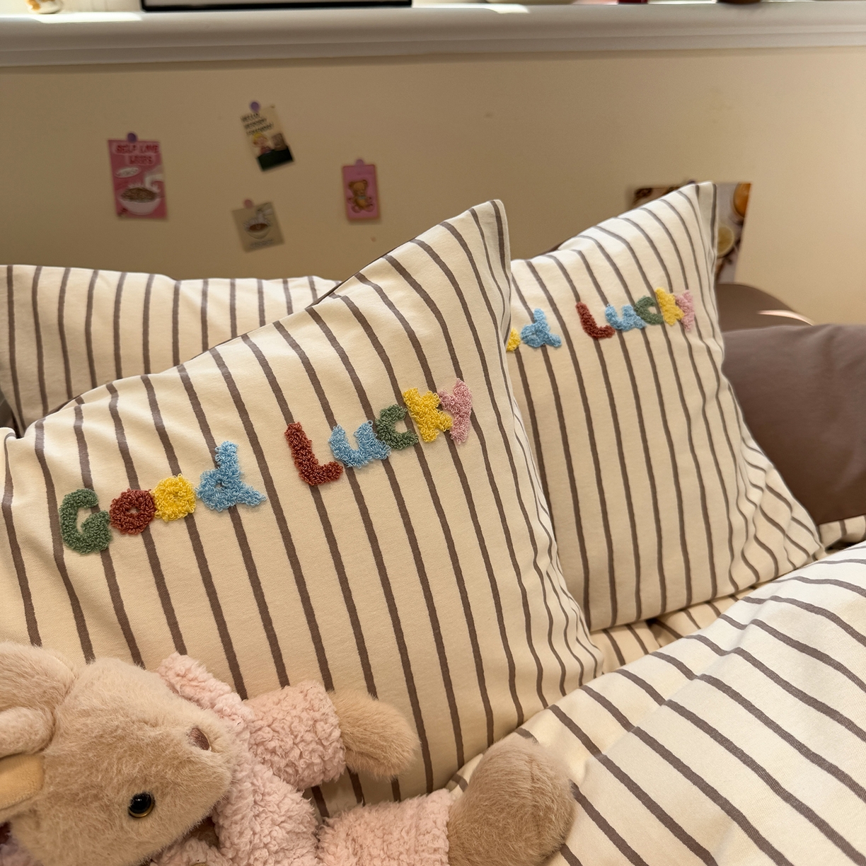 91家纺网 家纺一手货源 找家纺 慕尚家纺 2025新款全棉磨毛毛巾绣四件套 奶萌小狗们