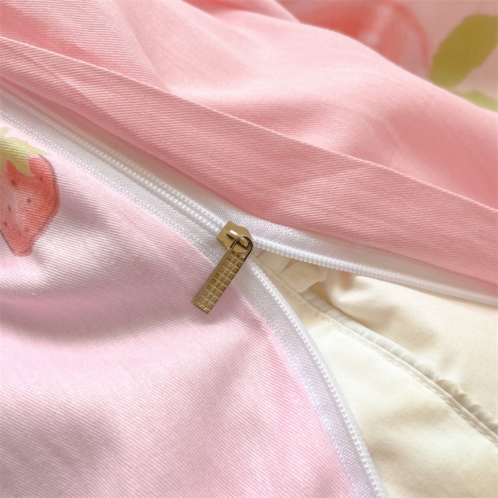 91家纺网 家纺一手货源 找家纺 澜妃 2025春夏新款12868全棉纯棉印花单被套 草莓酸奶-粉