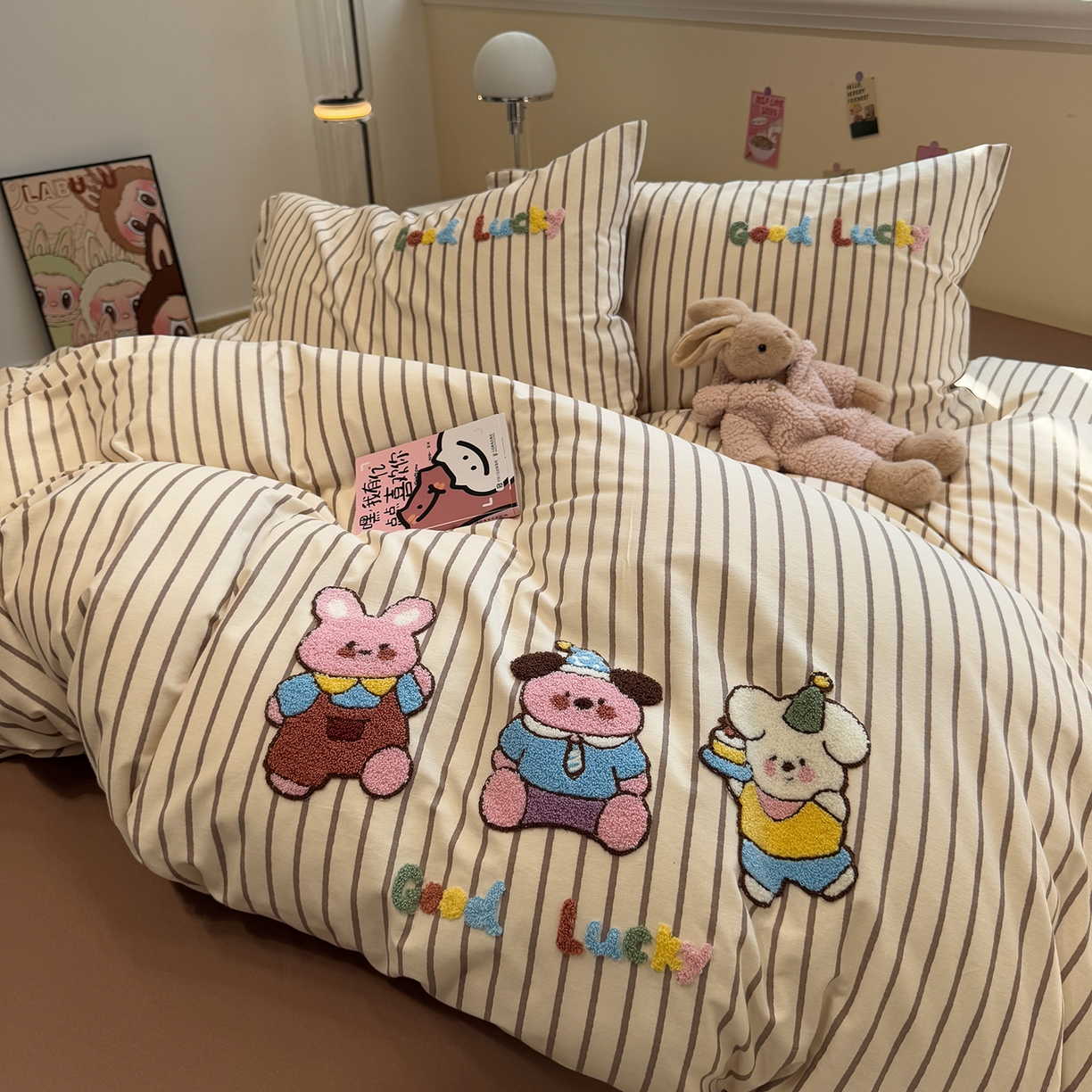 91家纺网 家纺一手货源 找家纺 慕尚家纺 2025新款全棉磨毛毛巾绣单被套 奶萌小狗们