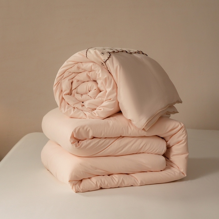 91家纺网 家纺一手货源 找家纺 丽卡家纺 2025新款柏林蚕丝花边子母被被子被芯 柏林蚕丝花边子母被-香槟色