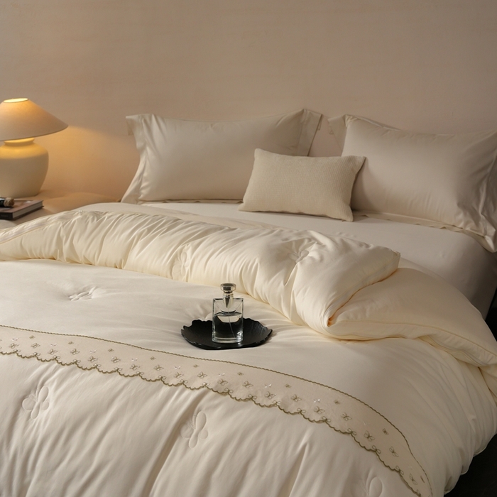 91家纺网 家纺一手货源 找家纺 丽卡家纺 2025新款柏林蚕丝花边子母被被子被芯 柏林蚕丝花边子母被-米金色