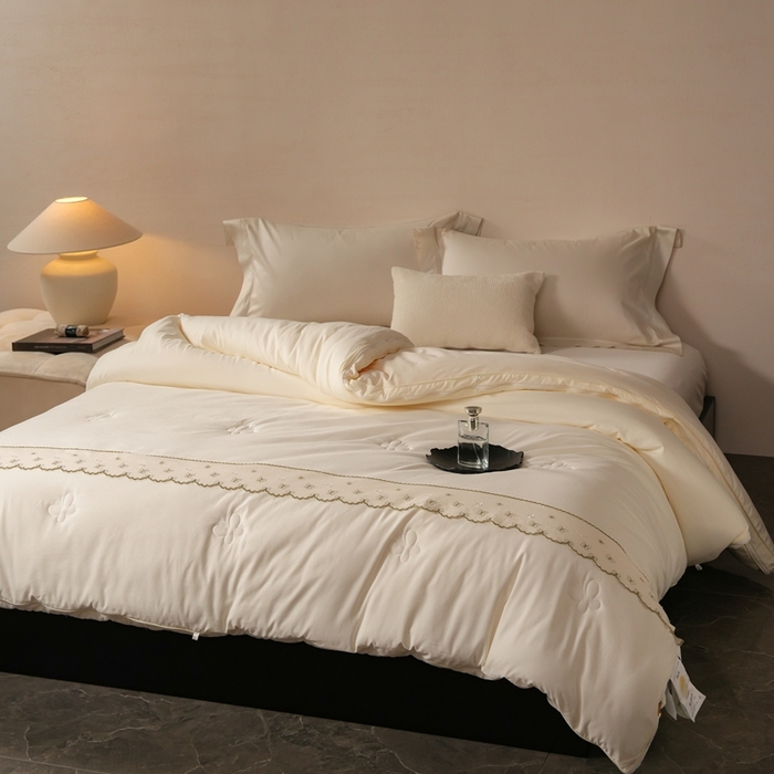 91家纺网 家纺一手货源 找家纺 （总）丽卡家纺 2025新款柏林蚕丝花边子母被被子被芯