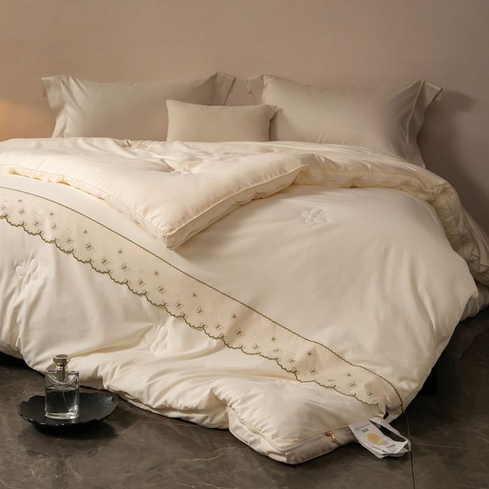 91家纺网 家纺一手货源 找家纺 丽卡家纺 2025新款柏林蚕丝花边子母被被子被芯 柏林蚕丝花边子母被-米金色