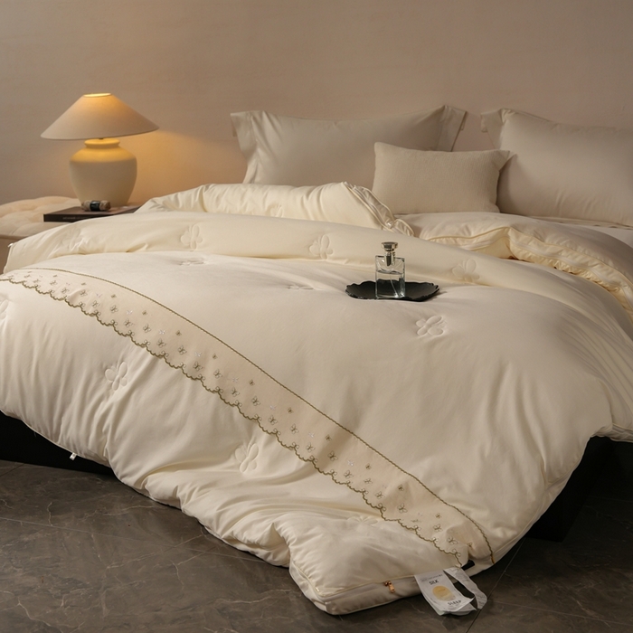 91家纺网 家纺一手货源 找家纺 丽卡家纺 2025新款柏林蚕丝花边子母被被子被芯 柏林蚕丝花边子母被-米金色