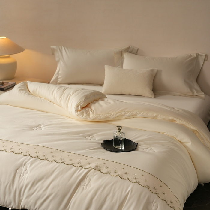 91家纺网 家纺一手货源 找家纺 丽卡家纺 2025新款柏林蚕丝花边子母被被子被芯 柏林蚕丝花边子母被-米金色