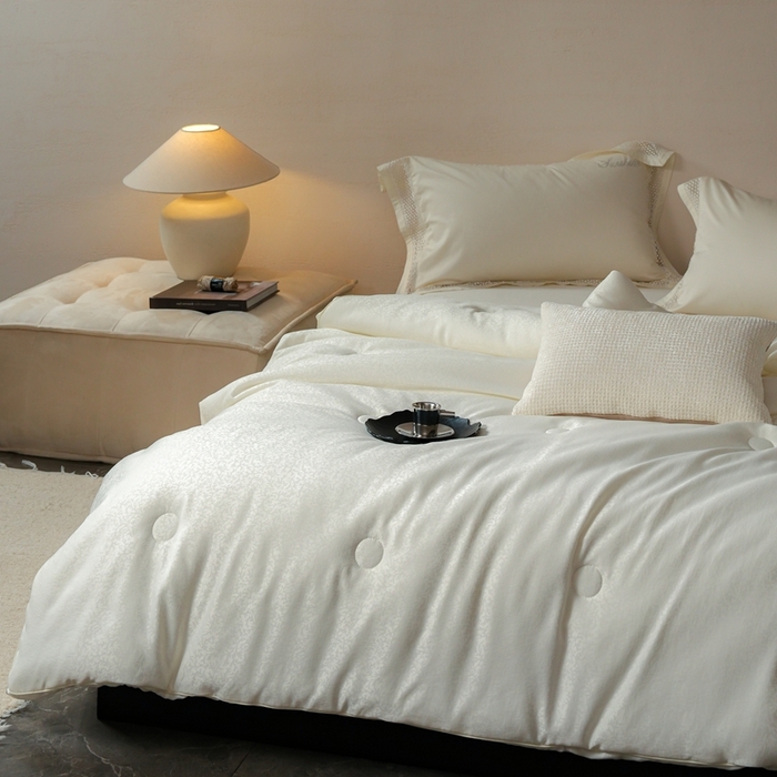 91家纺网 家纺一手货源 找家纺 丽卡家纺 2025新款未来之光蚕丝被被子被芯（特殊尺寸/加厚款接受下单定制） 未来之光蚕丝被-米白色