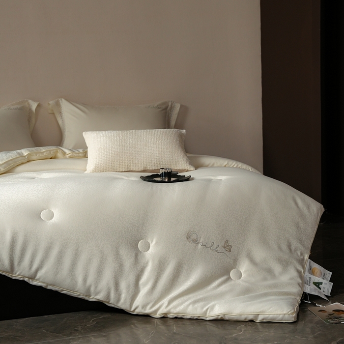 91家纺网 家纺一手货源 找家纺 丽卡家纺 2025新款未来之光蚕丝被被子被芯（特殊尺寸/加厚款接受下单定制） 未来之光蚕丝被-米白色