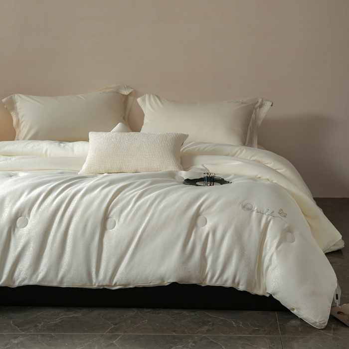 91家纺网 家纺一手货源 找家纺 丽卡家纺 2025新款未来之光蚕丝被被子被芯（特殊尺寸/加厚款接受下单定制） 未来之光蚕丝被-米白色