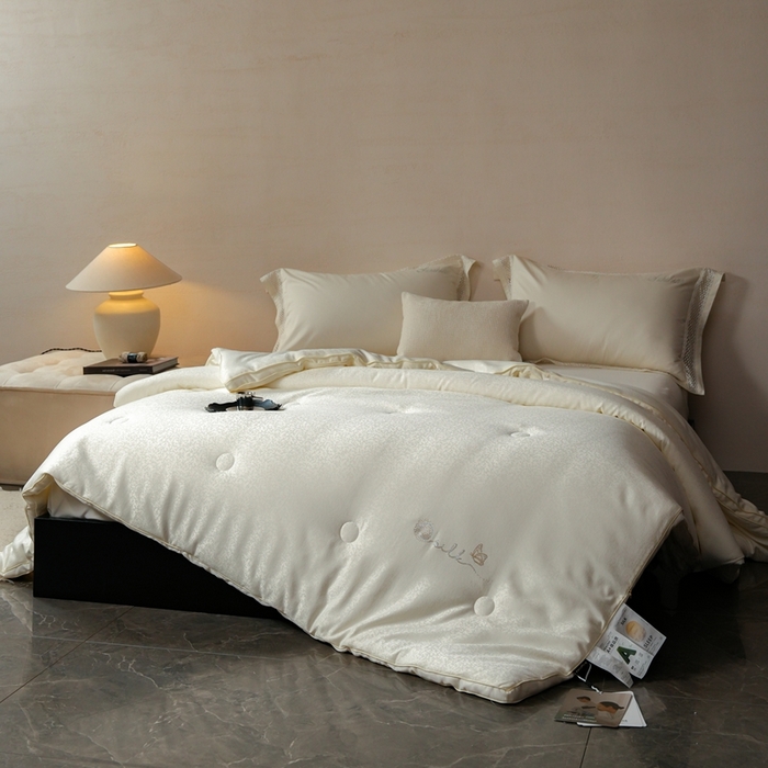 91家纺网 家纺一手货源 找家纺 丽卡家纺 2025新款未来之光蚕丝被被子被芯（特殊尺寸/加厚款接受下单定制） 未来之光蚕丝被-米白色