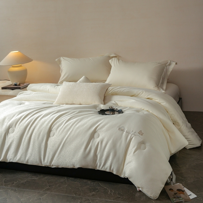 91家纺网 家纺一手货源 找家纺 丽卡家纺 2025新款未来之光蚕丝被被子被芯（特殊尺寸/加厚款接受下单定制） 未来之光蚕丝被-米白色