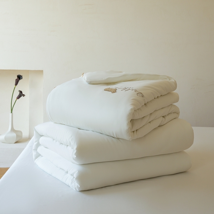 91家纺网 家纺一手货源 找家纺 丽卡家纺2025新款好爽鸭锦氨凉感夏被子被芯 翌绿+水绿