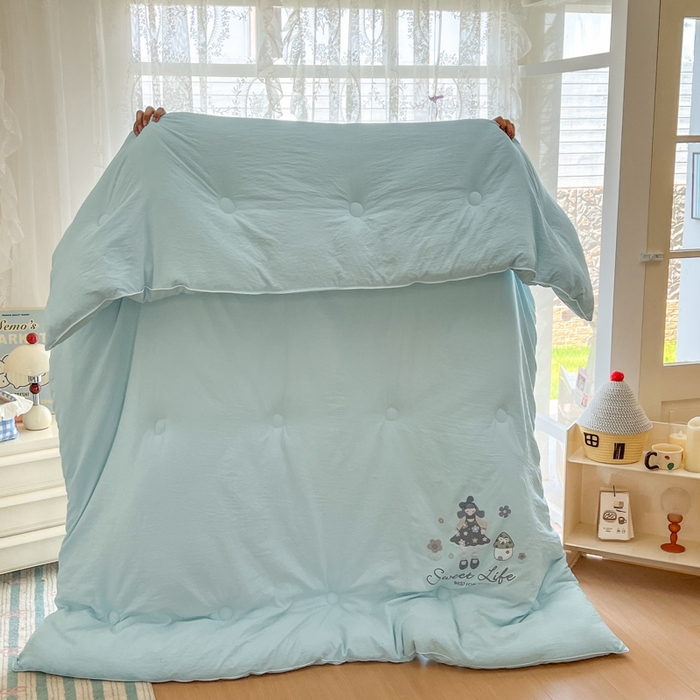 91家纺网 家纺一手货源 找家纺 漫仙阁家纺 2025年新款烫画糯糯棉被子春秋被冬被 单人双人被子 花仙子