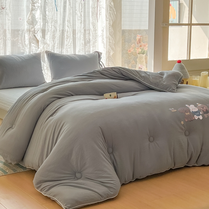 91家纺网 家纺一手货源 找家纺 漫仙阁家纺 2025年新款烫画糯糯棉被子春秋被冬被 单人双人被子 狗狗家族