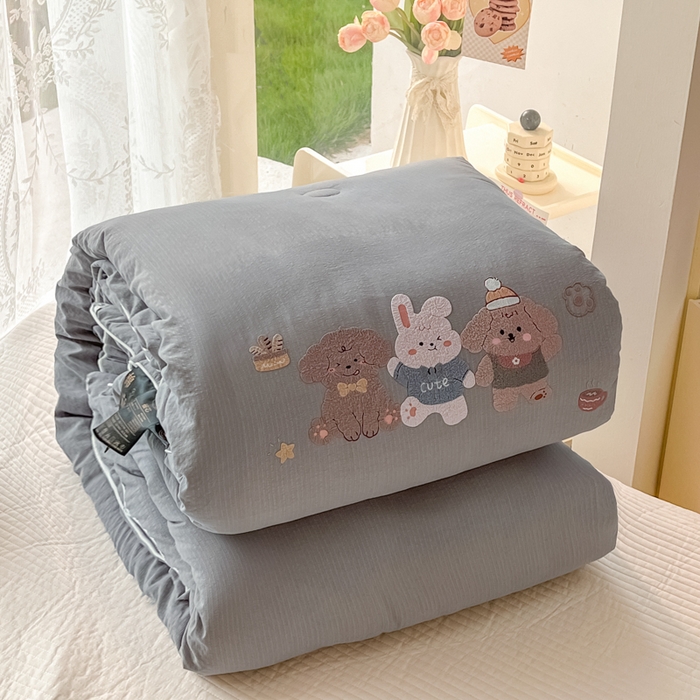 91家纺网 家纺一手货源 找家纺 漫仙阁家纺 2025年新款烫画糯糯棉被子春秋被冬被 单人双人被子 狗狗家族