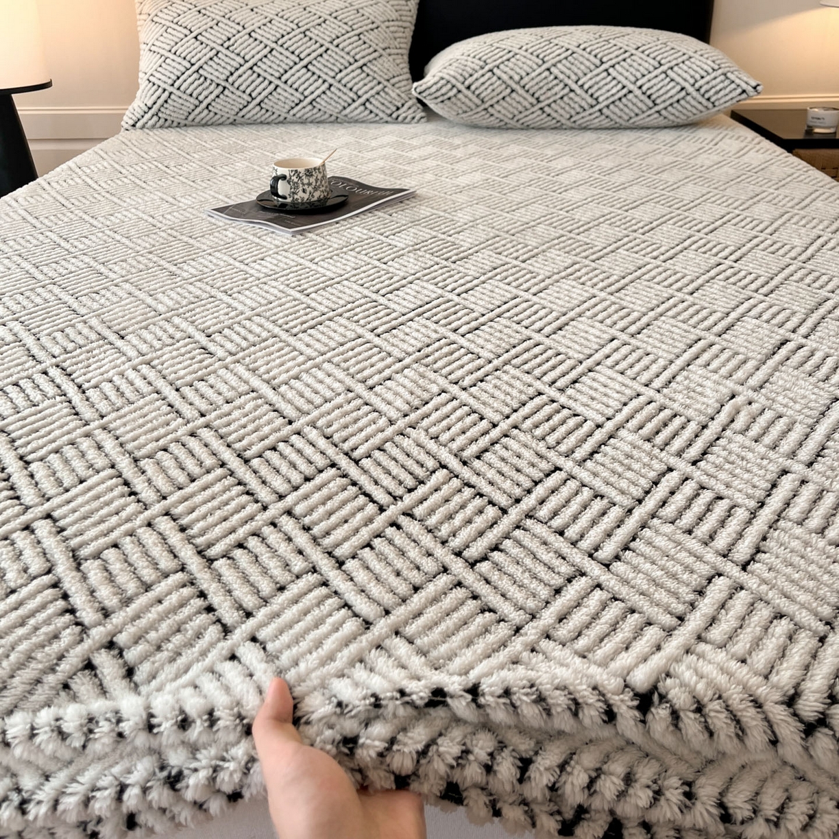 91家纺网 家纺一手货源 找家纺 莱家富 2026新款暖绒舒棉绒床笠-梦境系列（可供跨境外贸抽空压缩爆款首选） 梦境-幻白