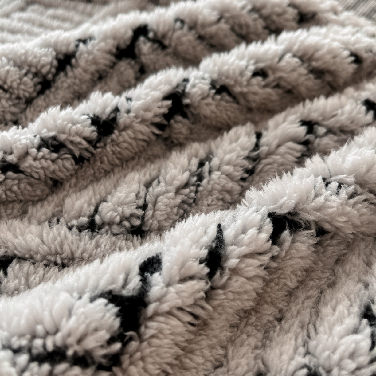 91家纺网 家纺一手货源 找家纺 莱家富 2026新款暖绒舒棉绒床笠-梦境系列（可供跨境外贸抽空压缩爆款首选） 梦境-雾灰