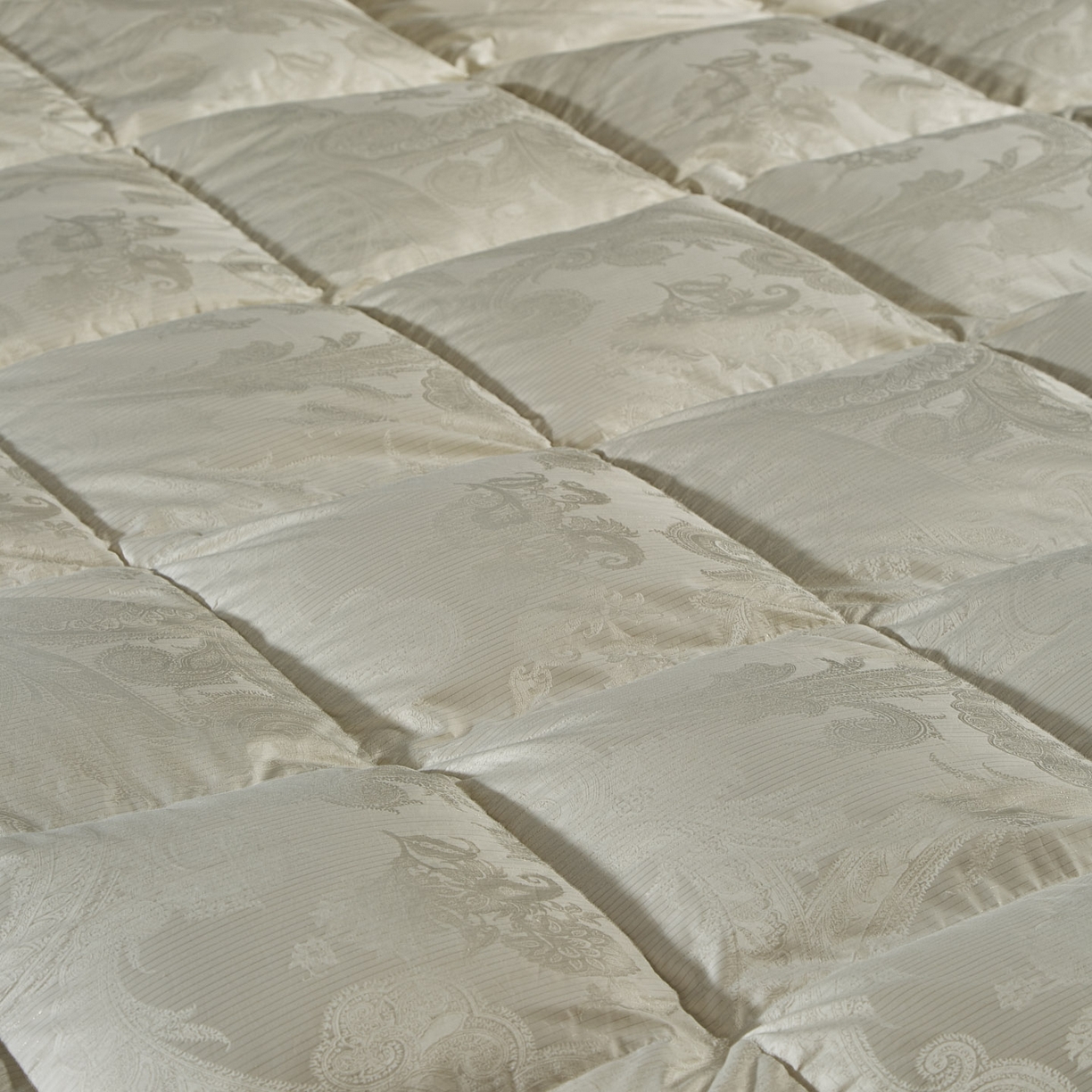 91家纺网 家纺一手货源 找家纺 暖羽屋羽绒馆 2025新款羽绒丝被子 鹅毛被 双人羽毛被 2米羽绒被子 婚庆羽绒被芯180s大提花 D浮云 金