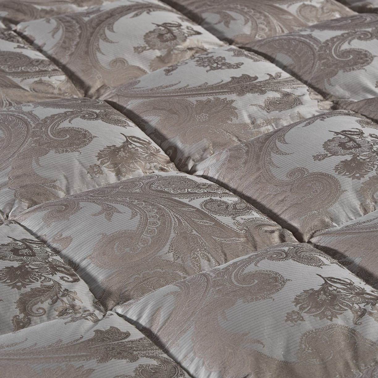 91家纺网 家纺一手货源 找家纺 暖羽屋羽绒馆 2025新款羽绒丝被子 鹅毛被 双人羽毛被 2米羽绒被子 婚庆羽绒被芯180s大提花 D浮云 咖灰