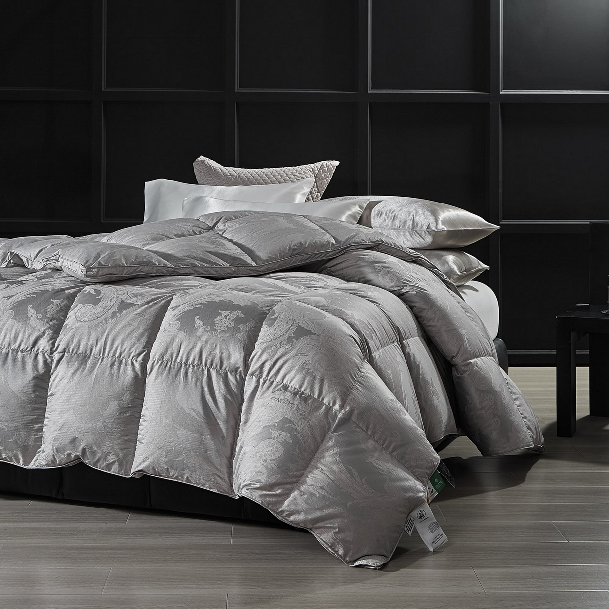 91家纺网 家纺一手货源 找家纺 暖羽屋羽绒馆 2025新款羽绒丝被子 鹅毛被 双人羽毛被 2米羽绒被子 婚庆羽绒被芯180s大提花 D浮云 银白