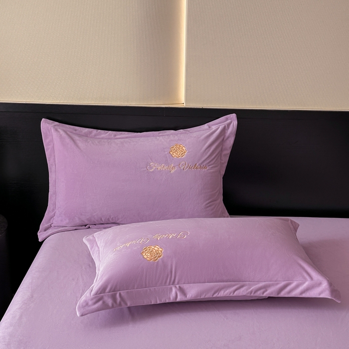 91家纺网 家纺一手货源 找家纺 鸿织源2025新款-茶颜系列 宝宝绒宽边四件套 茶颜-丁香紫