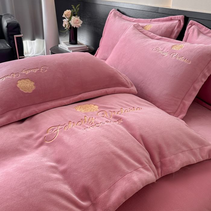 91家纺网 家纺一手货源 找家纺 鸿织源2025新款-茶颜系列 宝宝绒宽边四件套 茶颜-豆沙