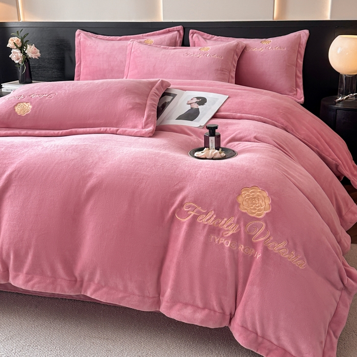 91家纺网 家纺一手货源 找家纺 鸿织源2025新款-茶颜系列 宝宝绒宽边四件套 茶颜-豆沙