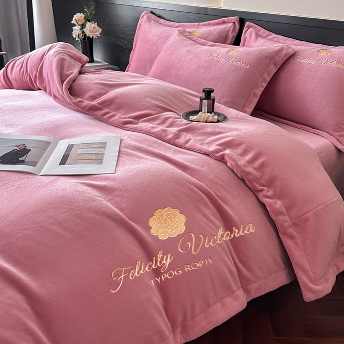 91家纺网 家纺一手货源 找家纺 鸿织源2025新款-茶颜系列 宝宝绒宽边四件套 茶颜-豆沙