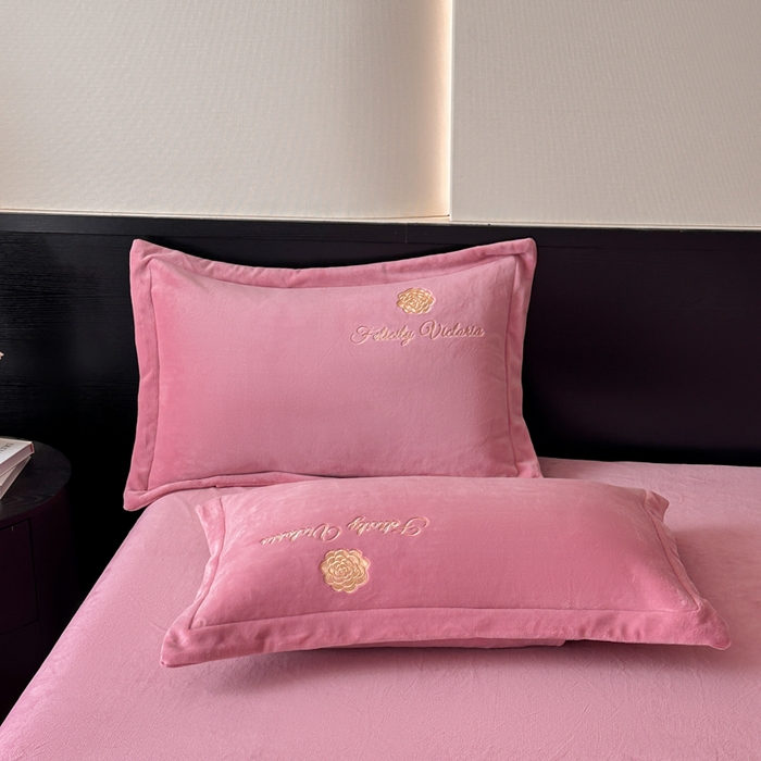 91家纺网 家纺一手货源 找家纺 鸿织源2025新款-茶颜系列 宝宝绒宽边四件套 茶颜-豆沙