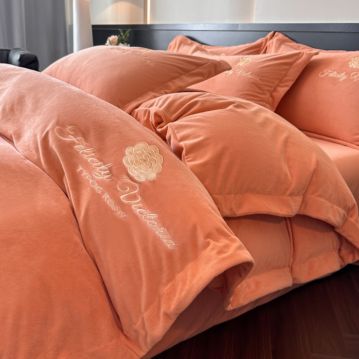 91家纺网 家纺一手货源 找家纺 鸿织源2025新款-茶颜系列 宝宝绒宽边四件套 茶颜-暖阳桔