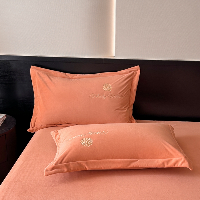 91家纺网 家纺一手货源 找家纺 鸿织源2025新款-茶颜系列 宝宝绒宽边四件套 茶颜-暖阳桔