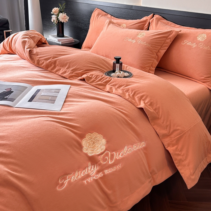 91家纺网 家纺一手货源 找家纺 鸿织源2025新款-茶颜系列 宝宝绒宽边四件套 茶颜-暖阳桔