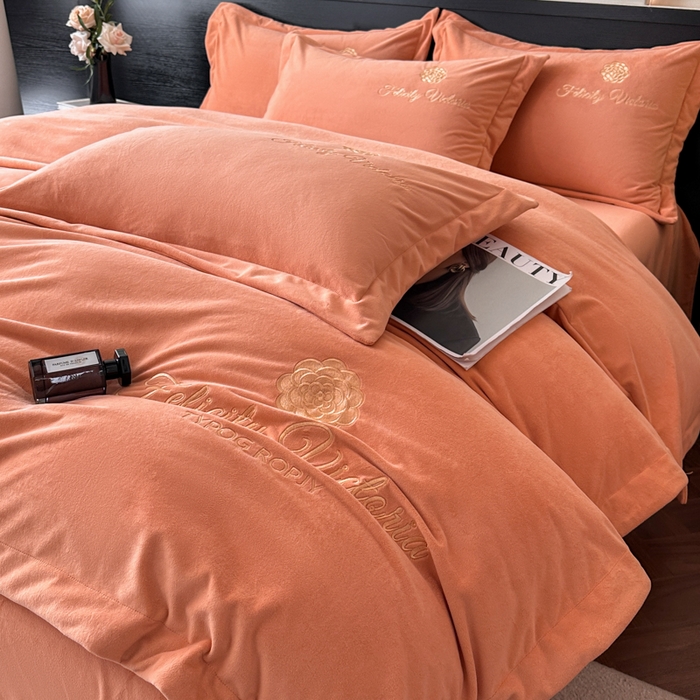 91家纺网 家纺一手货源 找家纺 鸿织源2025新款-茶颜系列 宝宝绒宽边四件套 茶颜-暖阳桔