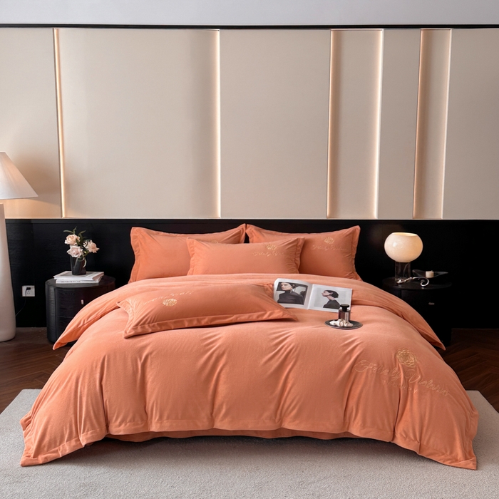 91家纺网 家纺一手货源 找家纺 鸿织源2025新款-茶颜系列 宝宝绒宽边四件套 茶颜-暖阳桔