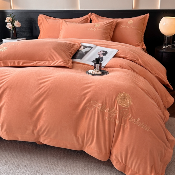 91家纺网 家纺一手货源 找家纺 鸿织源2025新款-茶颜系列 宝宝绒宽边四件套 茶颜-暖阳桔