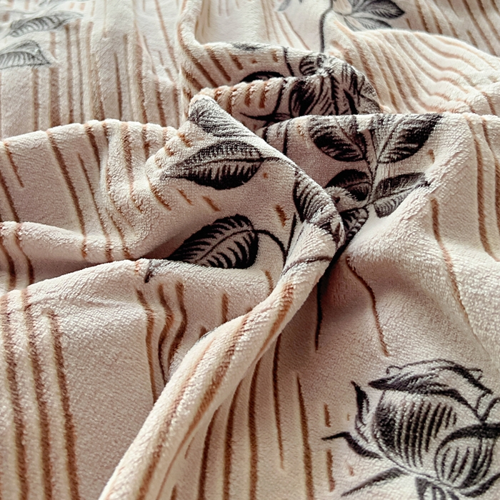 91家纺网 家纺一手货源 找家纺 鸿织源家纺 2025新款A类法式高克重烂花雕花牛奶绒四件套 暗香-粉