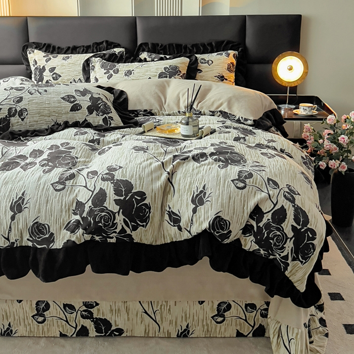 91家纺网 家纺一手货源 找家纺 鸿织源家纺 2025新款A类法式高克重烂花雕花牛奶绒四件套 陌上花开